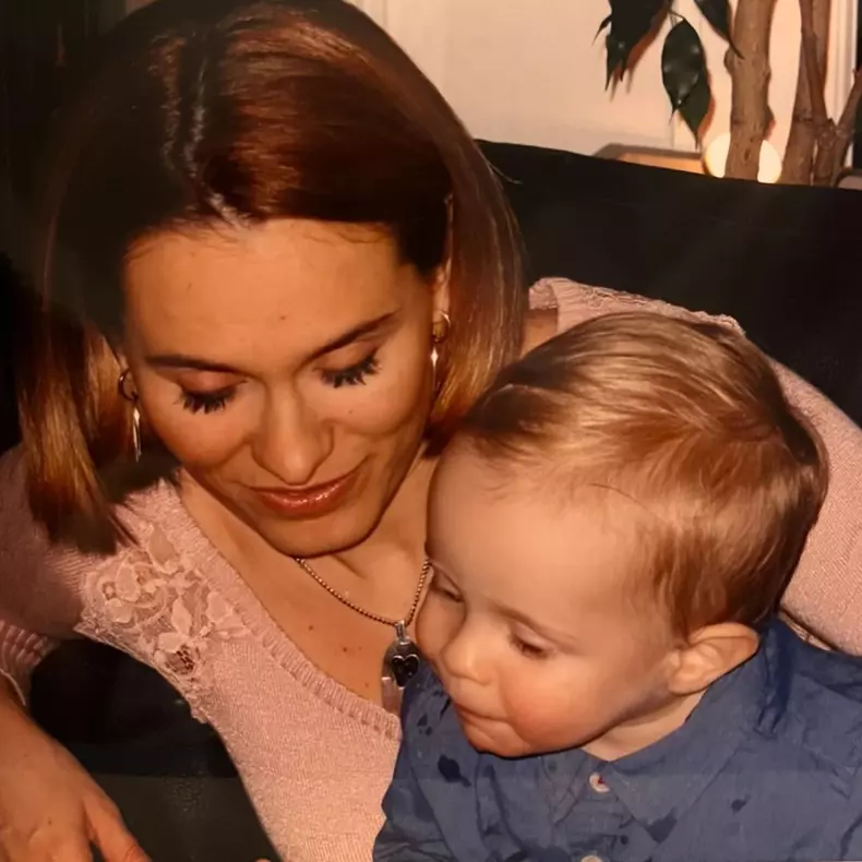 16. Andreea Esca și Aris Eram