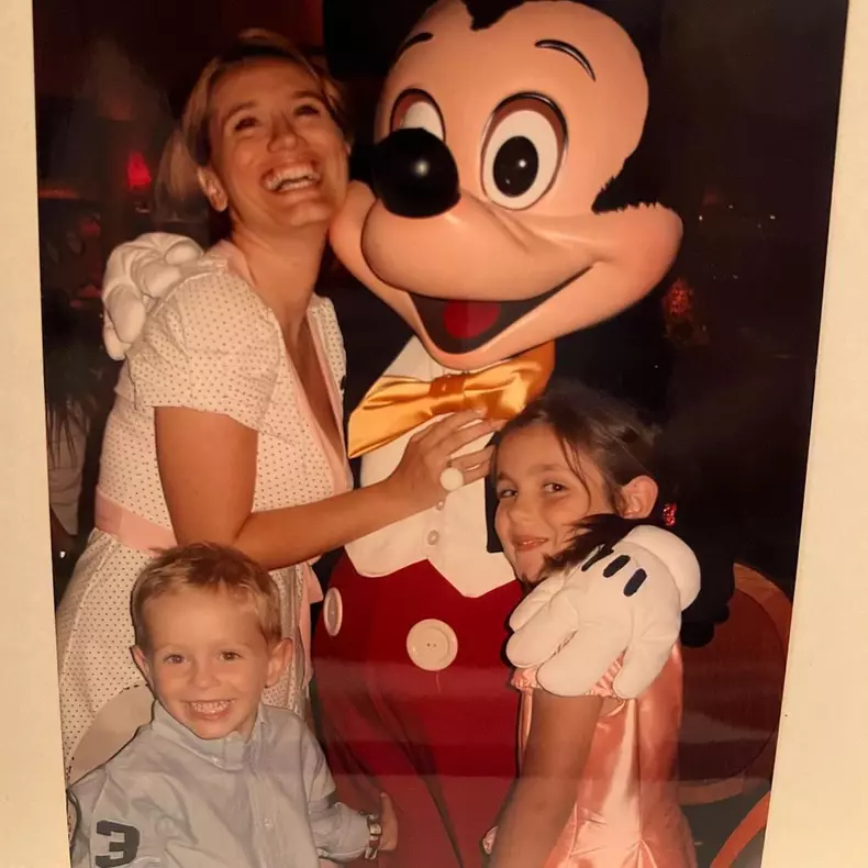 2. Andreea Esca și cei doi copii