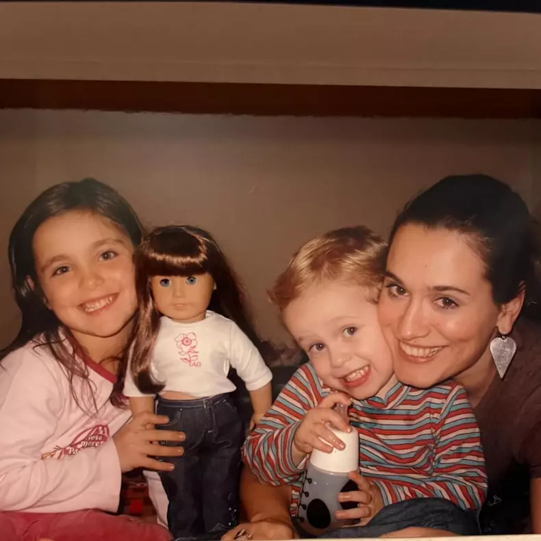 3. Andreea Esca și cei doi copii