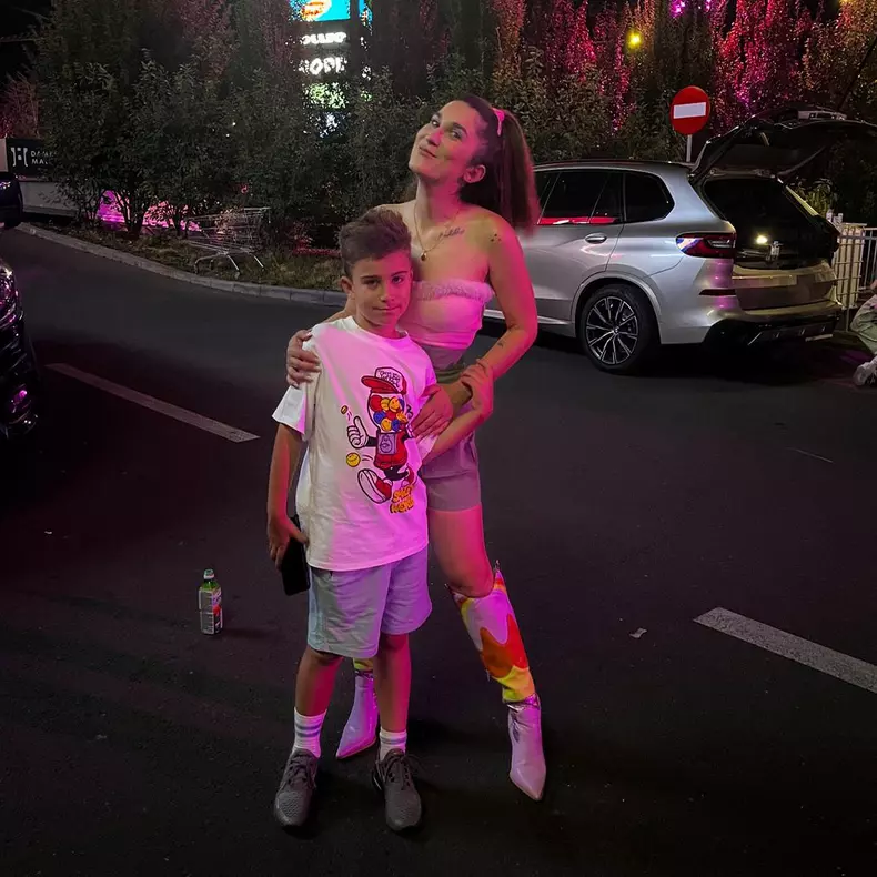 Adda și fiul ei, Alexandru (2)