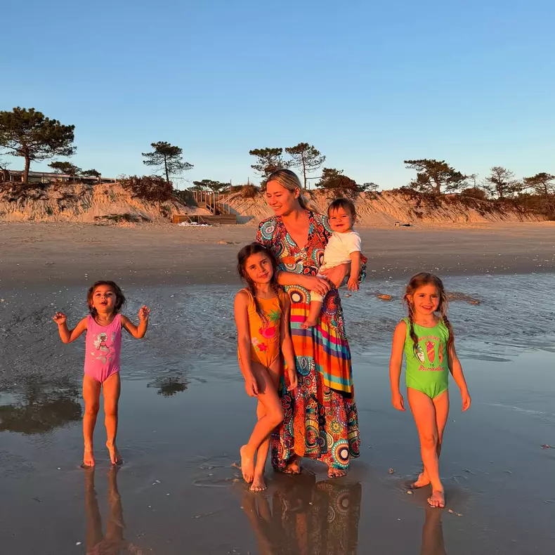 3. Laura Cosoi și fiicele ei