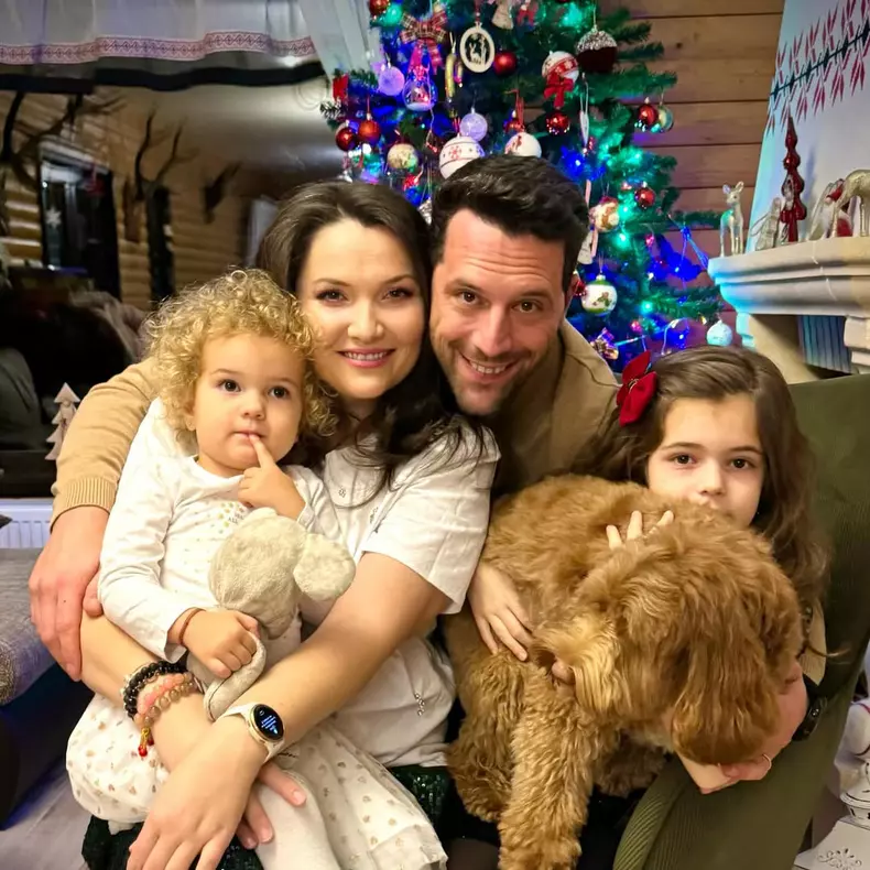 12. Adrian Nartea și familia