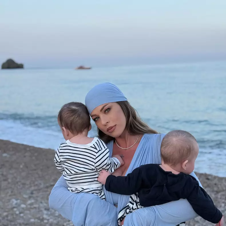 Roxana Nemeș și gemenii ei (8)