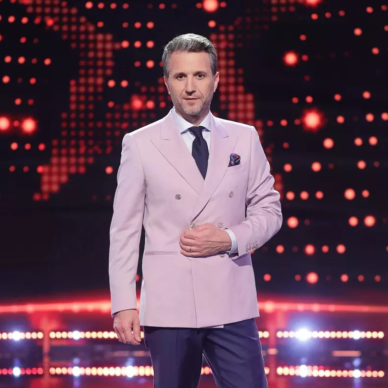 9. Andi Moisescu