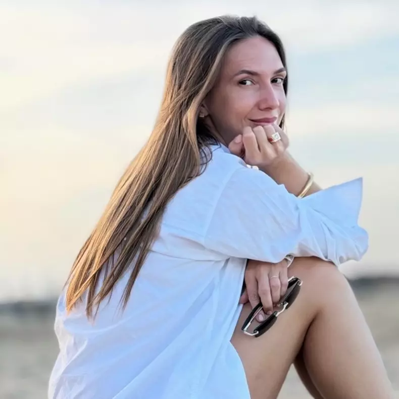 7. Adela Popescu