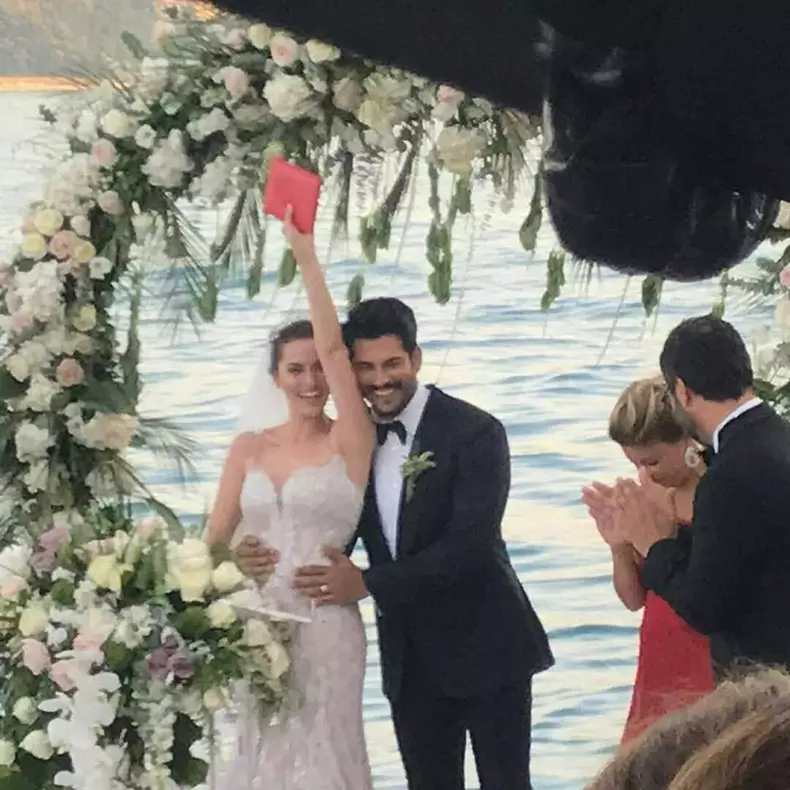 Nunta anului în Turcia. Burak Özçivit („Dragoste infinită”) şi Fahriye Evcen s-au căsătorit (16)