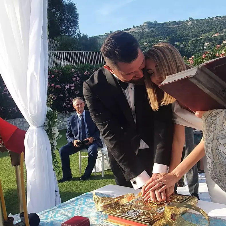 Denisa Tănase, solista de la Bambi, s-a căsătorit în secret.
