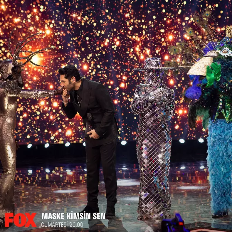 Biran-Damla-Yilmaz-Oglinda-Masked-Singer-Turcia-5
