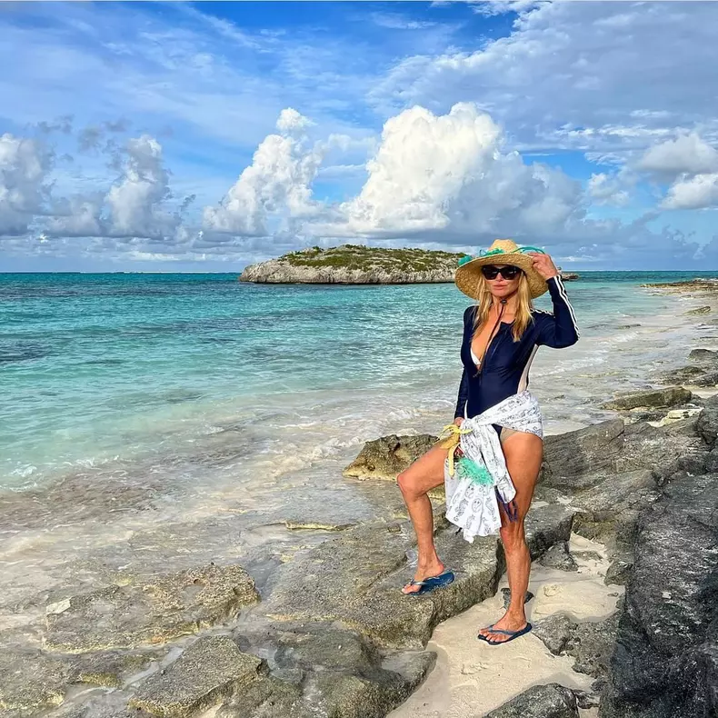 Cum-arata-Christie-Brinkley-in-costum-de-baie-la-67-de-ani-3