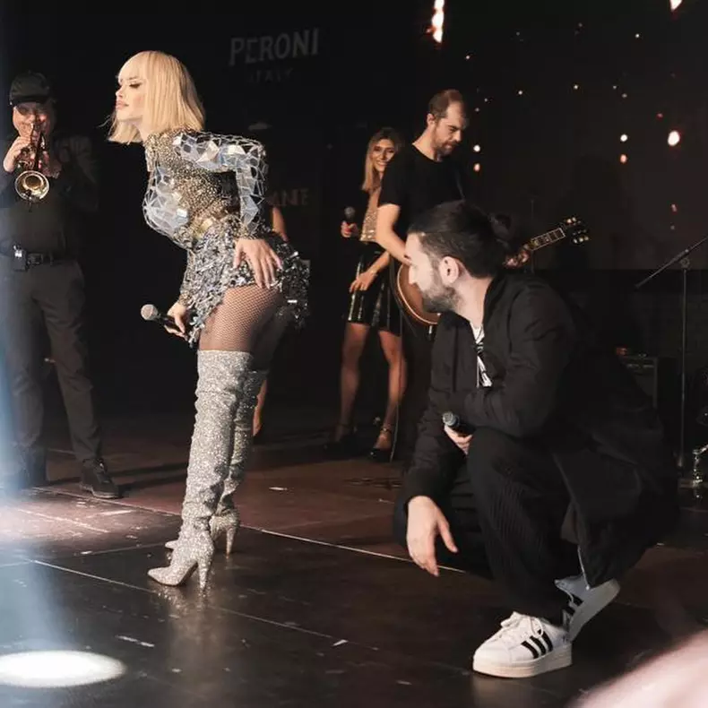 Loredana-aparitie-incendiara-pe-strazile-din-Mykonos-5