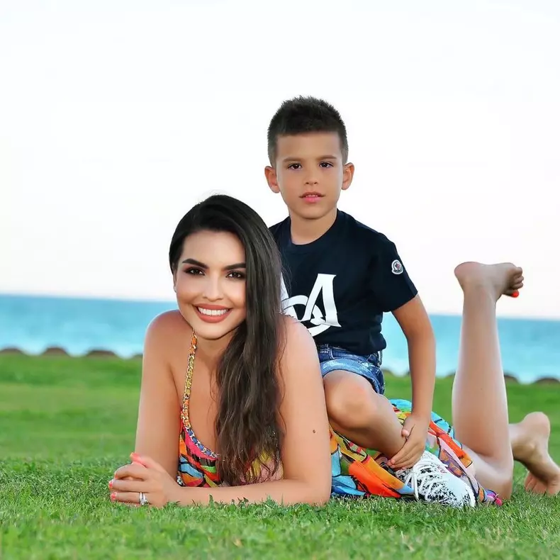 Soția lui Adrian Mutu, imagini de colecție alături de fiul Tiago. Ce au remarcat fanii la Sandra