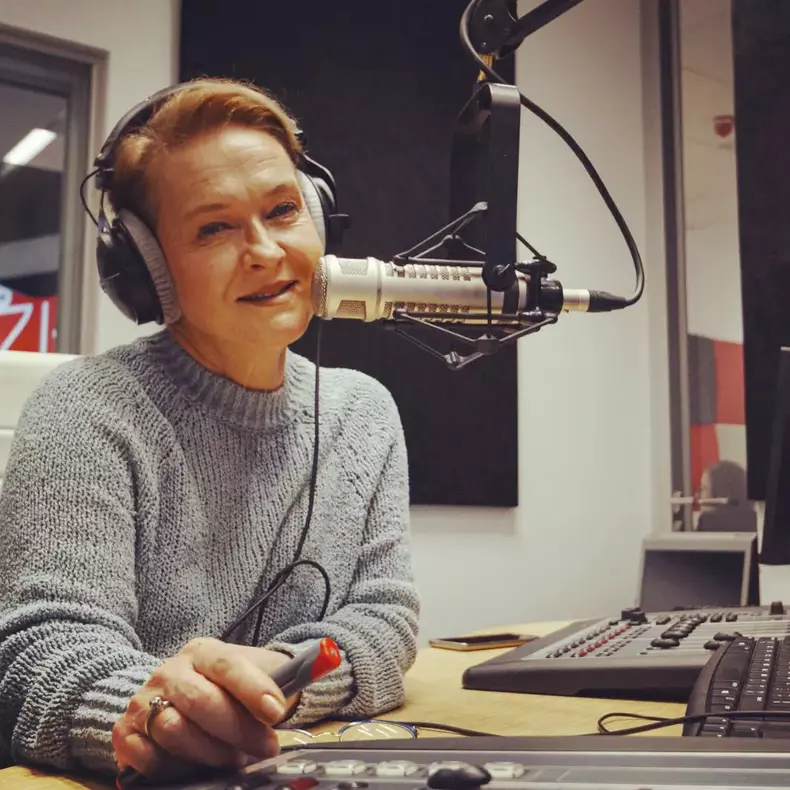 Mona Nicolici s-a căsătorit în secret. Cine este Cezar Munteanu, noul soț al fostei vedete TV