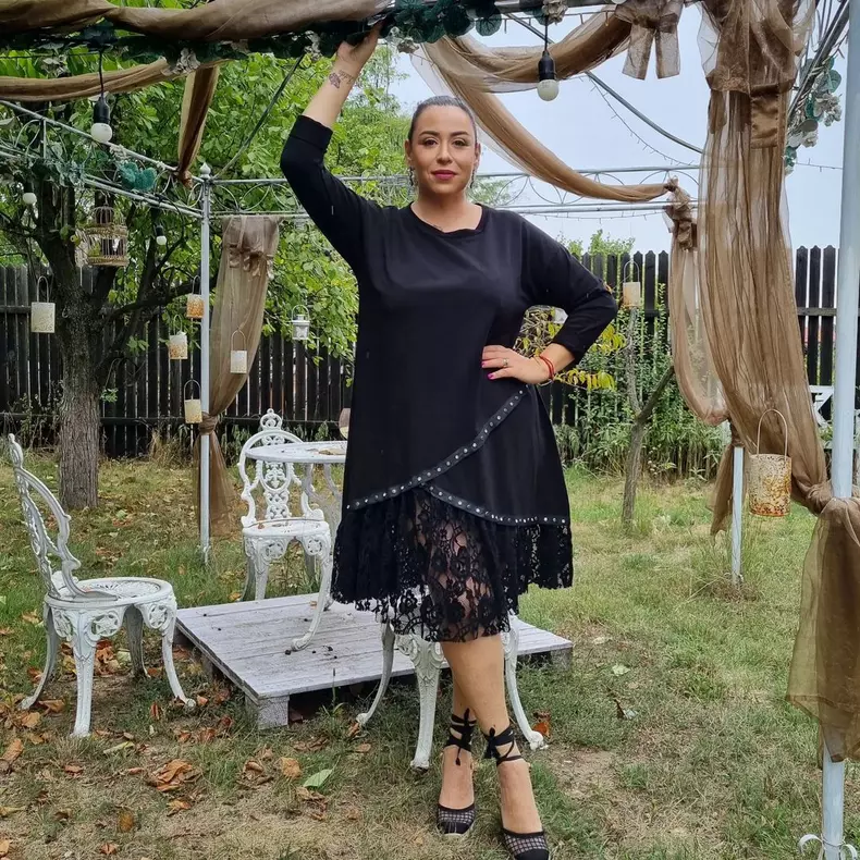 Cine o hărțuiște pe Oana Roman în mediul online (3)