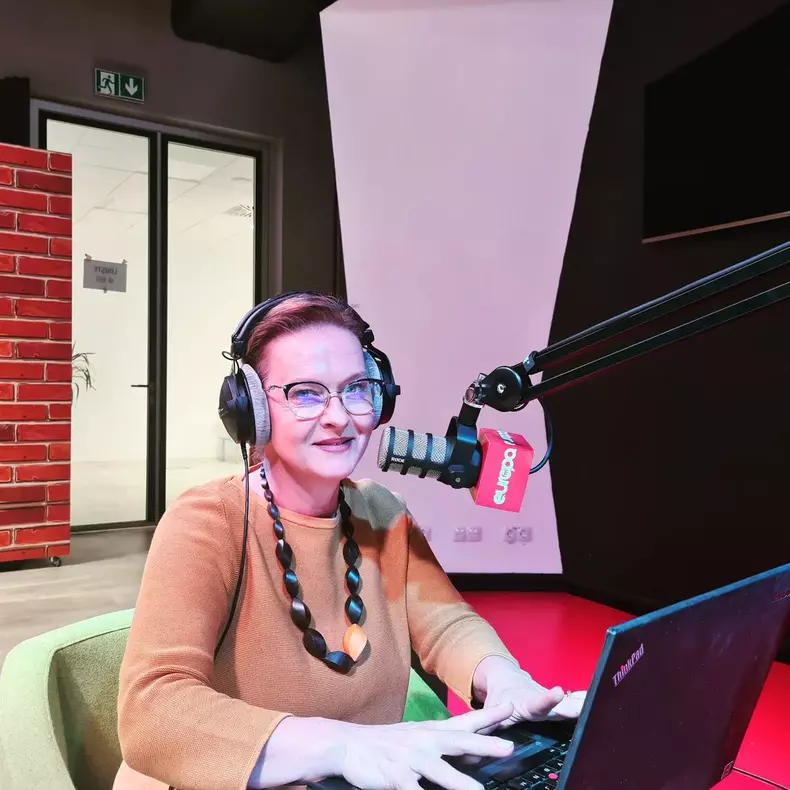 Ce spune Mona Nicolici despre revenirea sa pe micile ecrane. „E mai bine să las uși deschise”. Băiatul ei a participat la „Vocea României”