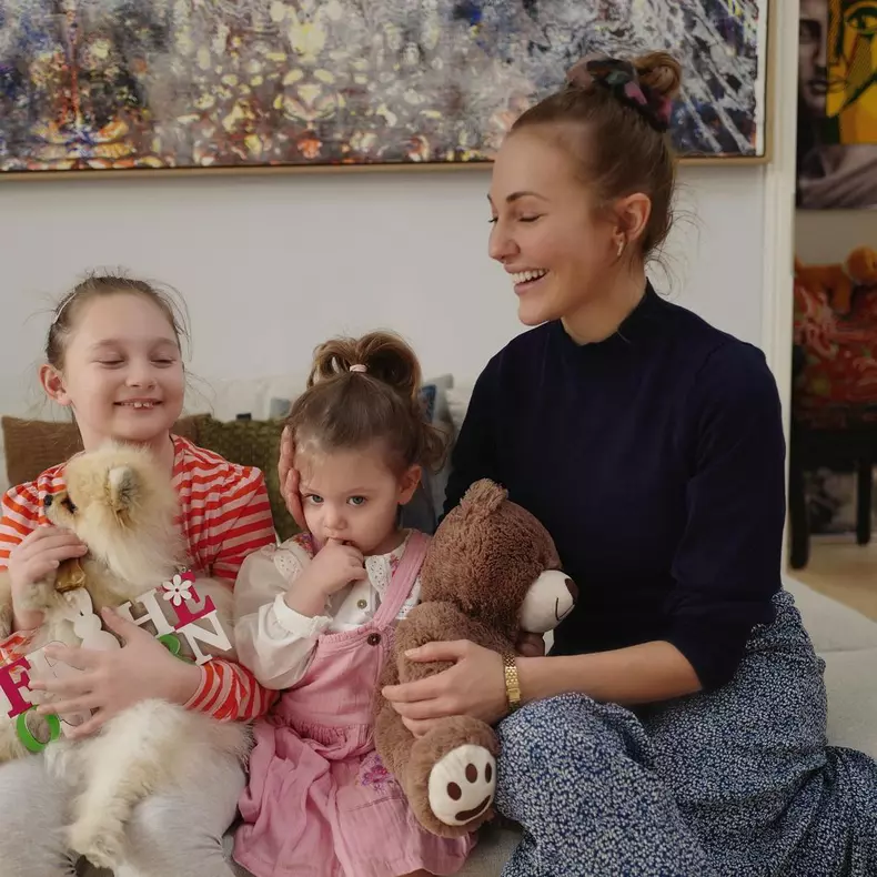 Meryem Uzerli, încântătoare pe covorul roșu de la Cannes