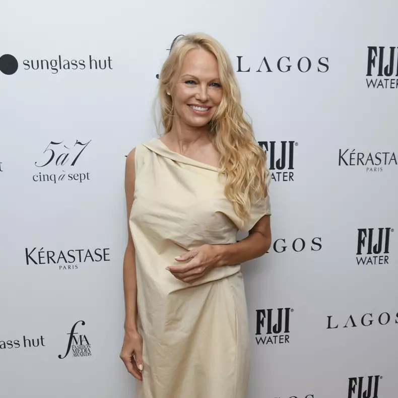 Pamela Anderson, o nouă apariție fără machiaj 