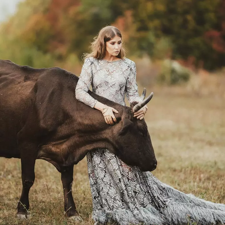 Iulia Albu critică persoanele publice care promovează orice  (2)