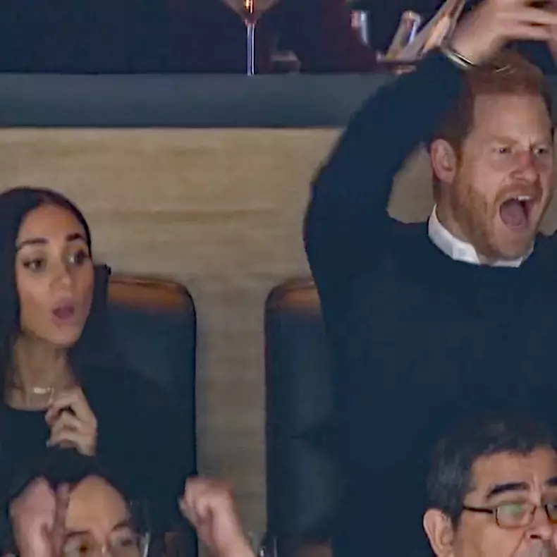 Le prince Harry, duc de Sussex et Meghan Markle, duchesse de Sussex, assistent au match de hockey des Canucks de Vancouver