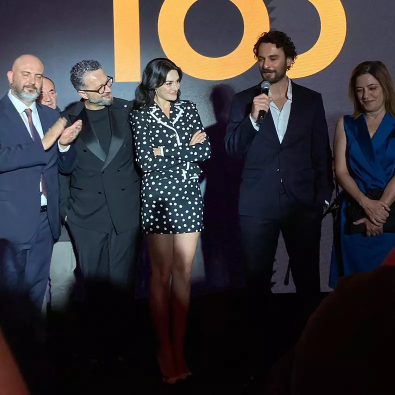 esra-bilgic-si-birkan-sokullu-pe-care-ii-vedeti-la-netflix-au-un-nou-proiect-impreuna-4