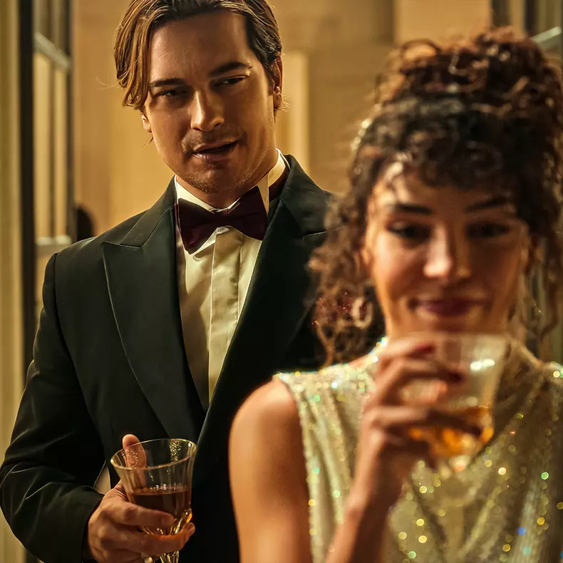 Un adevarat gentleman Netflix Catagay Ulusoy (3)