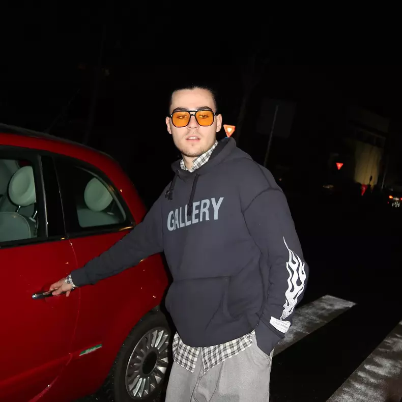 Radu Ștefan Bănică și-a găsit mașina vandalizată  (1)