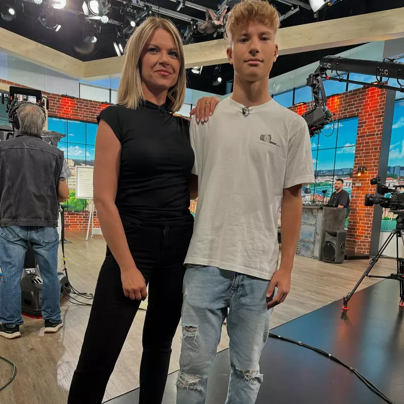Andreea Marinescu și fiul ei, împreună la televizor  (7)