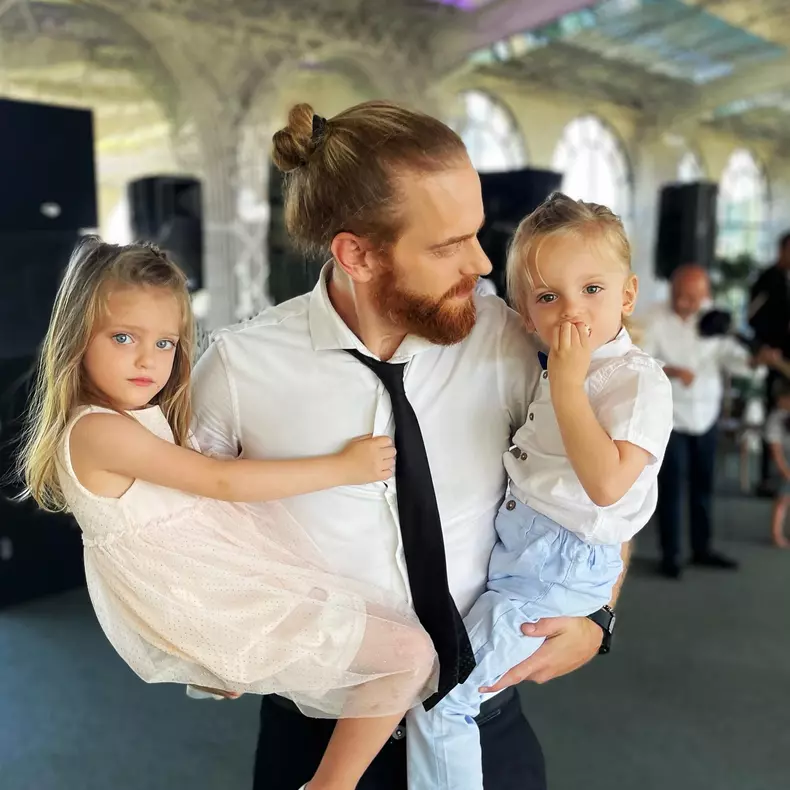 Ce mari și frumoși s-au făcut gemenii Alinei și ai lui Ilan Laufer! Nathaniel și Davina au împlinit 4 ani (2)