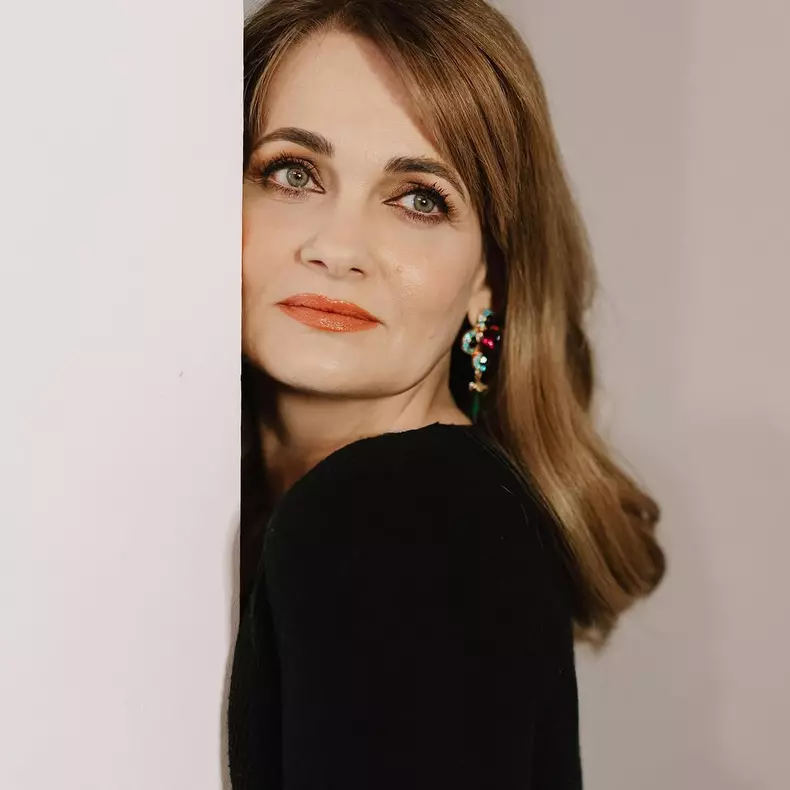 elvira-deatcu-imagini-ipostaza-indrazneata-si-eleganta (5)