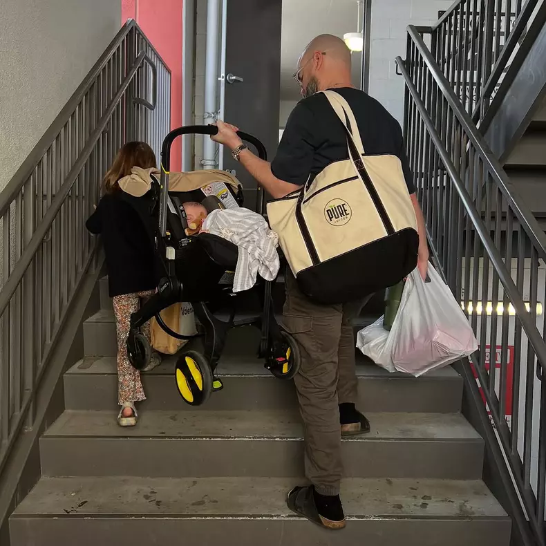 David-Gallagher-de-nerecunoscut-la-40-de-ani-Simon-din-Al-șaptelea-cer-este-acum-tată-a-două-fete (5)