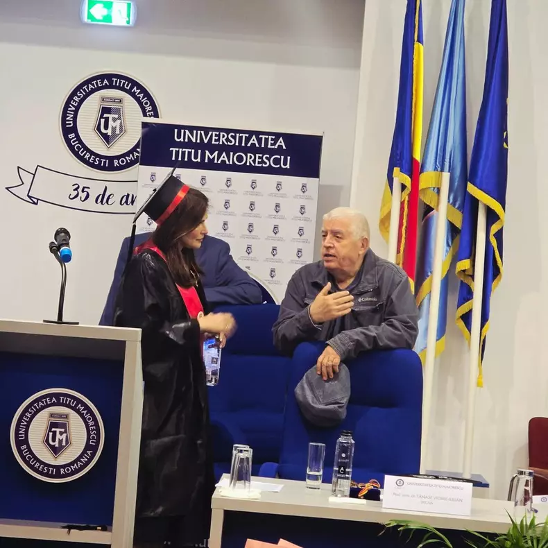 Monica Bîrlădeanu, imagini de la absolvire  (1)