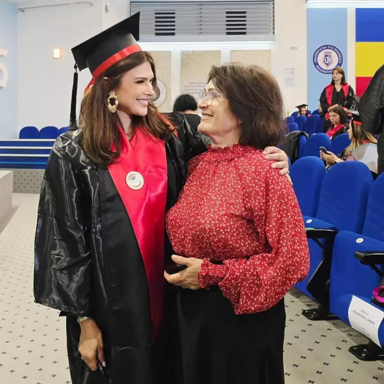 Monica Bîrlădeanu, imagini de la absolvire  (3)