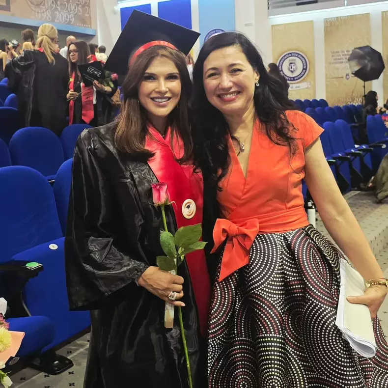 Monica Bîrlădeanu, imagini de la absolvire  (6)