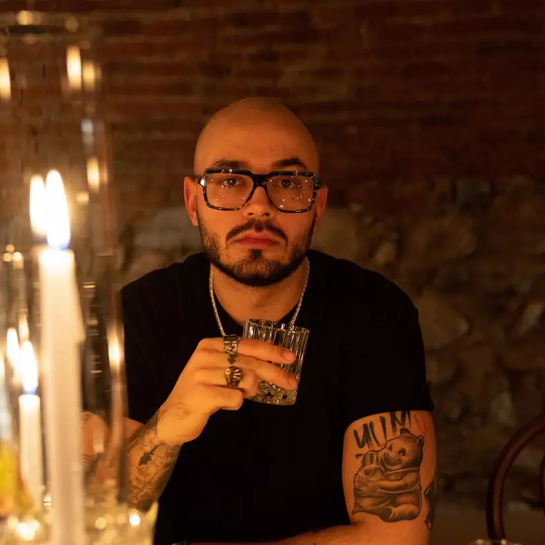 Victor Dorobanțu, despre surpriza de a juca alături de Lady Gaga în Wednesday   (5)