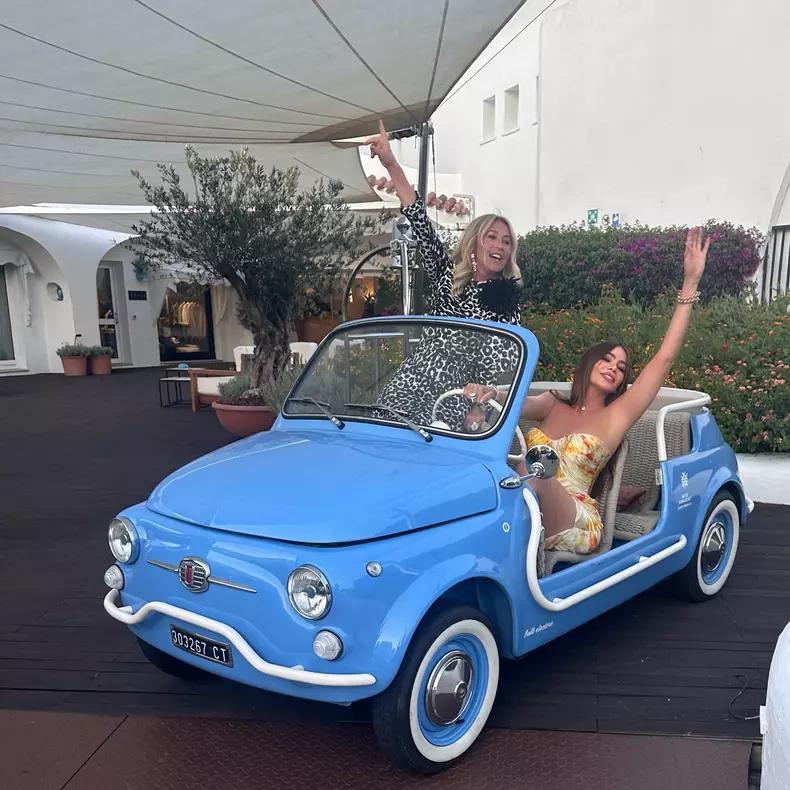 Anastasia Soare, vacanță în Sardinia alături de Sofia Vergara  (1)