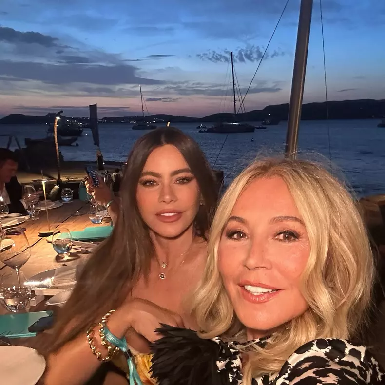 Anastasia Soare, vacanță în Sardinia alături de Sofia Vergara  (13)