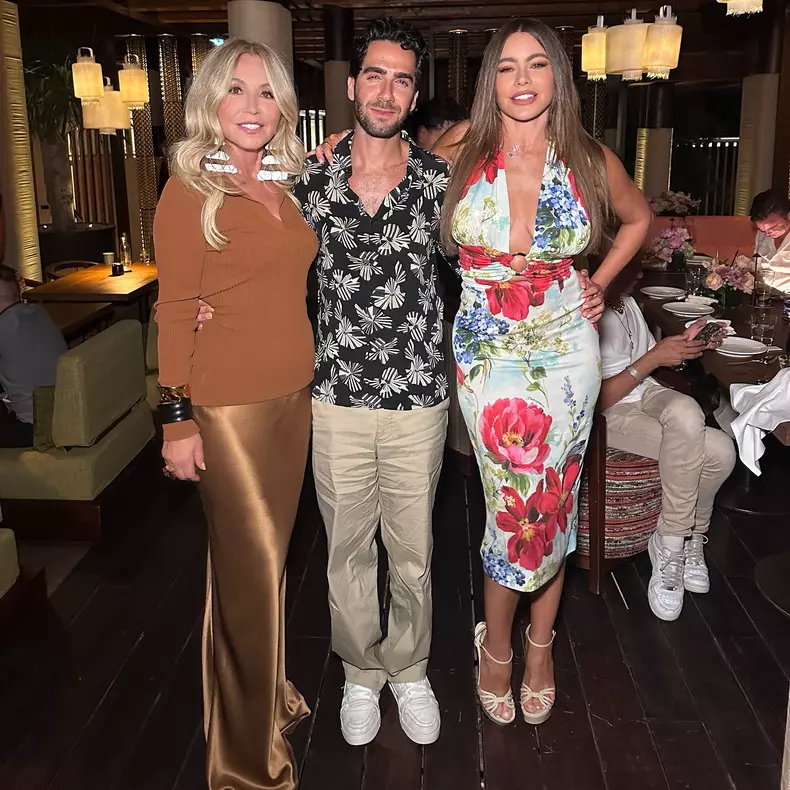 Anastasia Soare, vacanță în Sardinia alături de Sofia Vergara  (7)
