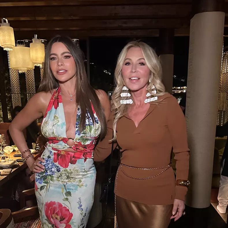 Anastasia Soare, vacanță în Sardinia alături de Sofia Vergara  (9)