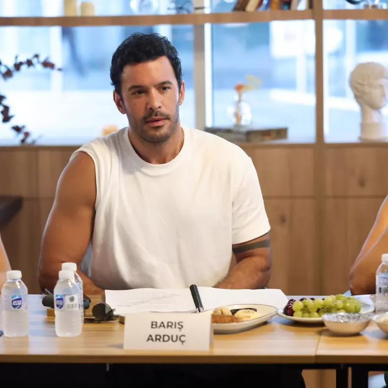Barış Arduç and Hande Erçel are set to reunite in “Aşk ve Gözyaşı,” the Turkish remake of the re (1)