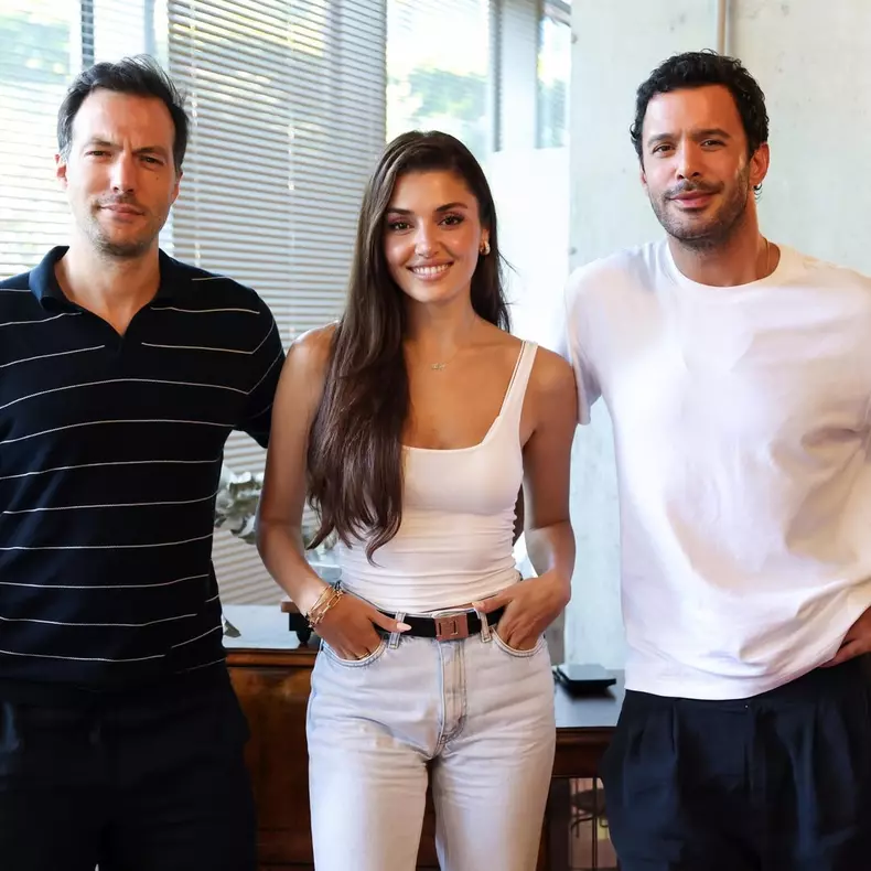 Barış Arduç and Hande Erçel are set to reunite in “Aşk ve Gözyaşı,” the Turkish remake of the re (3)