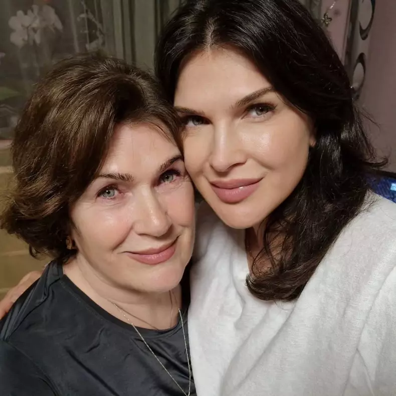 Monica Bîrlădeanu-mama7