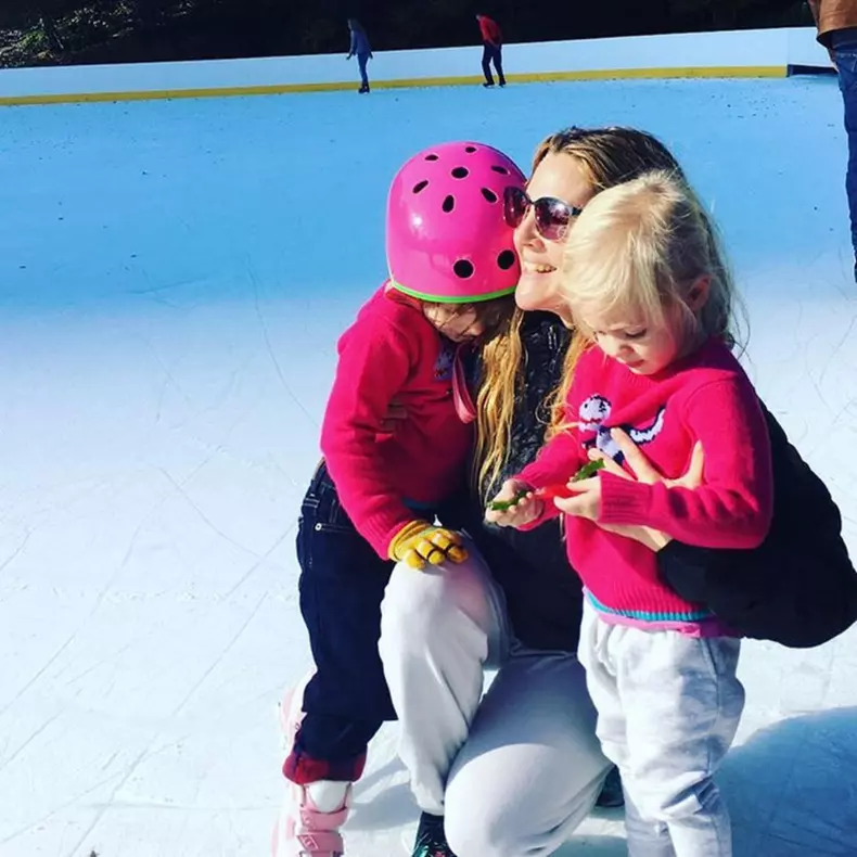 Drew Barrymore alaturi de cele doua fiice ale ei
