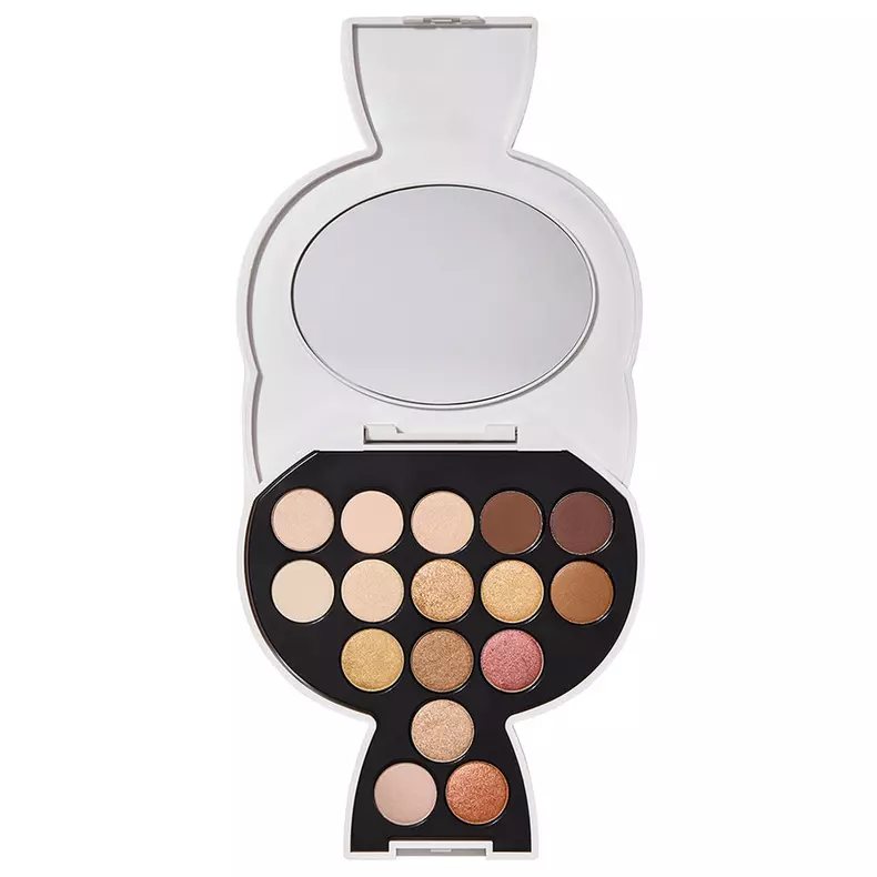 Paletă de farduri, KARL LAGERFELD + ModelCo, Choupette Collectable eyeshadow Palette Day to Night - Warm/Nude, 259 lei, disponibilă Douglas
