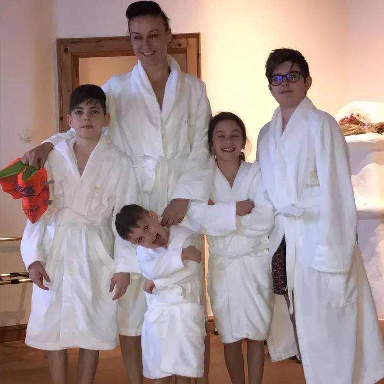 Raluca Sandu creşte 4 copii