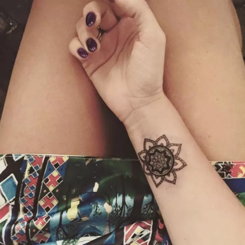 Delia are multe tatuaje