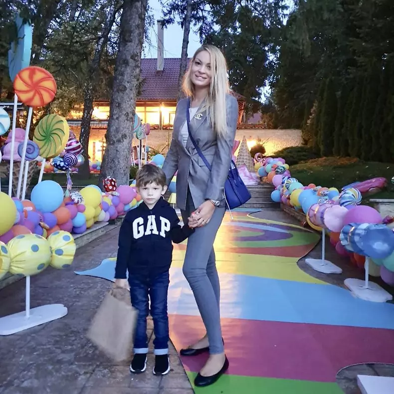 Valentina Pelinel si copiii 4