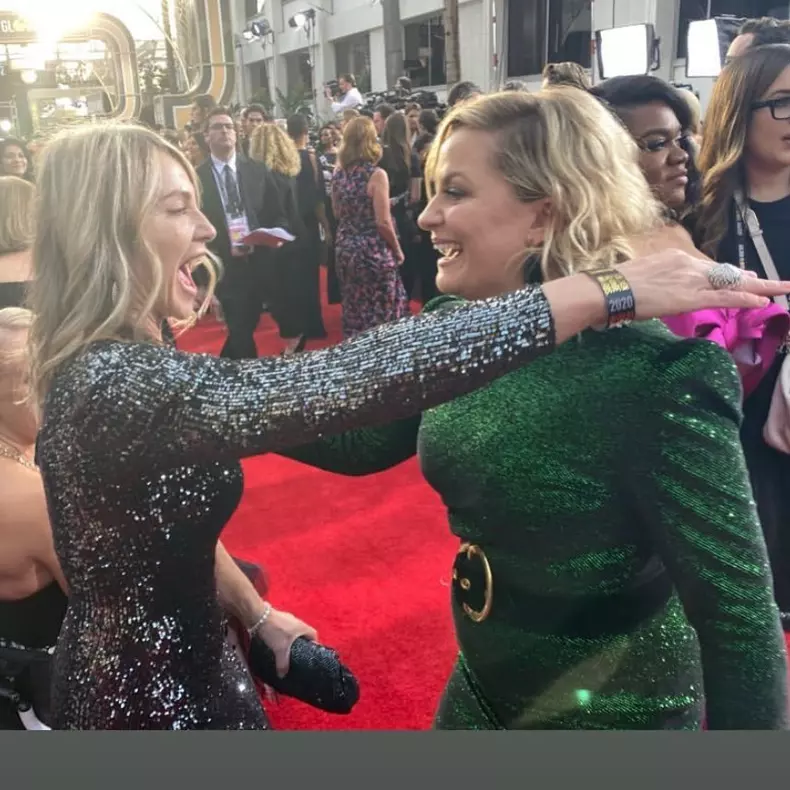 Nadia Comăneci la Globurile de Aur de anul acesta, cu Amy Poehler