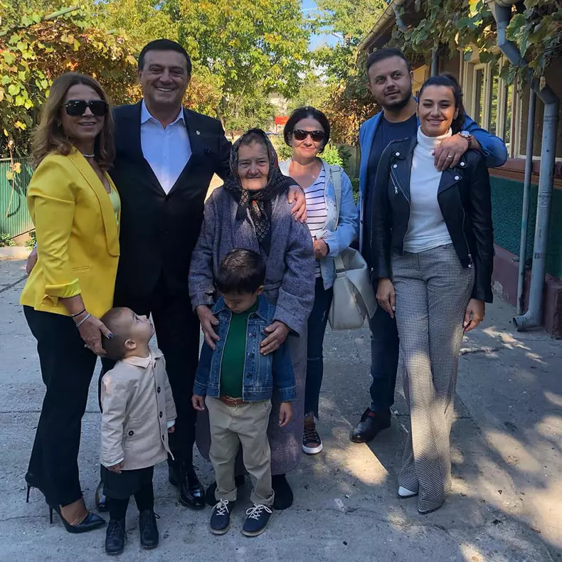 43245703_764628450548386_7676155917246660608_n