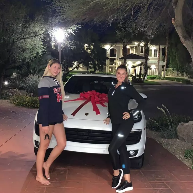 cadou-de-100-000-euro-facut-de-anamaria-prodan-fiicei-sale-de-19-ani-pentru-ca-esti-incredibila-foto