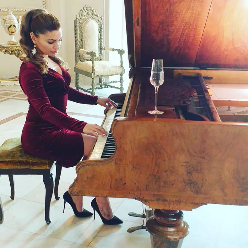 cine este Petronela Cinori de la Mireasa