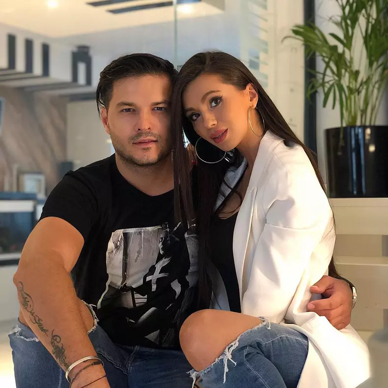 Cine este Liviu Varciu. A participat la Asia Express sezon 1. S-a lansat în muzică în urmă cu 22 de ani și a fost căsătorit cu Adelina Pestrițu